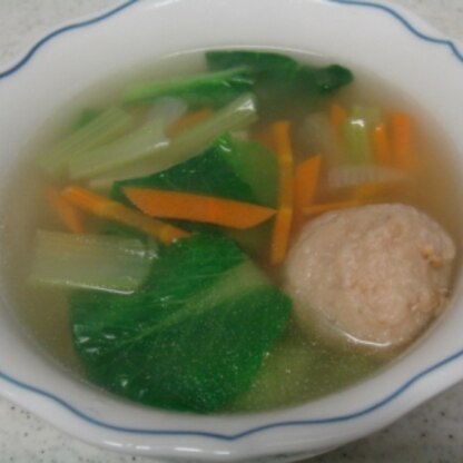 白菜がなかったので小松菜を入れました。
色んな出汁が出て美味しいスープになりました♥ごち様_(._.)_
